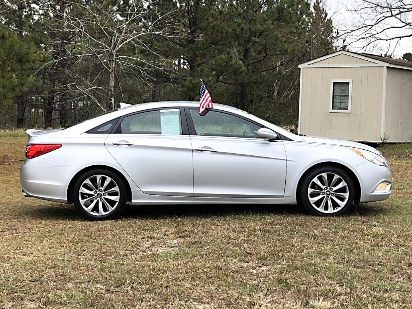 2012 Silver Hyundai Sonata SE Auto (5NPEC4AC4CH) with an 2.4L L4 DOHC 16V engine, 6-Speed Automatic transmission, located at 18001 Kellogg Rd, Saucier, MS, 39574, (228) 832-1441, 39.421459, -76.641457 - 2012 HYUNDAI SONATA SE *** MECHANIC SPECIAL *** {{{ ENGINE SEIZED }}} – CLEAN TITLE – 2.4L DOHC 16V – CARFAX 2-Owners – CLEAN CARFAX ( No Accidents or Damage ) – ACTIVE ECO MODE! est. 35 MPG hwy ! – CRUISE Control w/ Steering wheel controls – SUPER NICE Interior – HEATED S - Photo#1